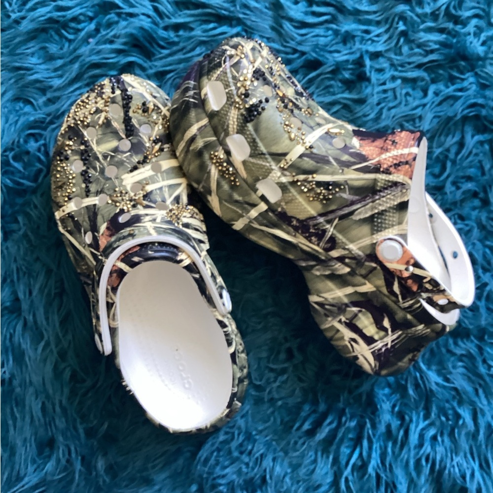 CROCS Camouflage Clogs with Beaded Details - Picture 8 of 9